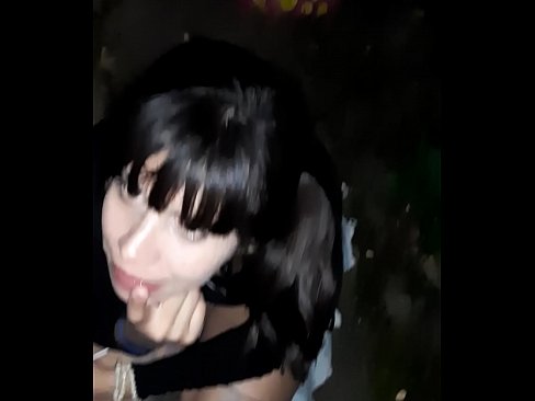 ❤️ 在街上腫脹的陰莖以換取糖果 肛色情 在我們 ❤